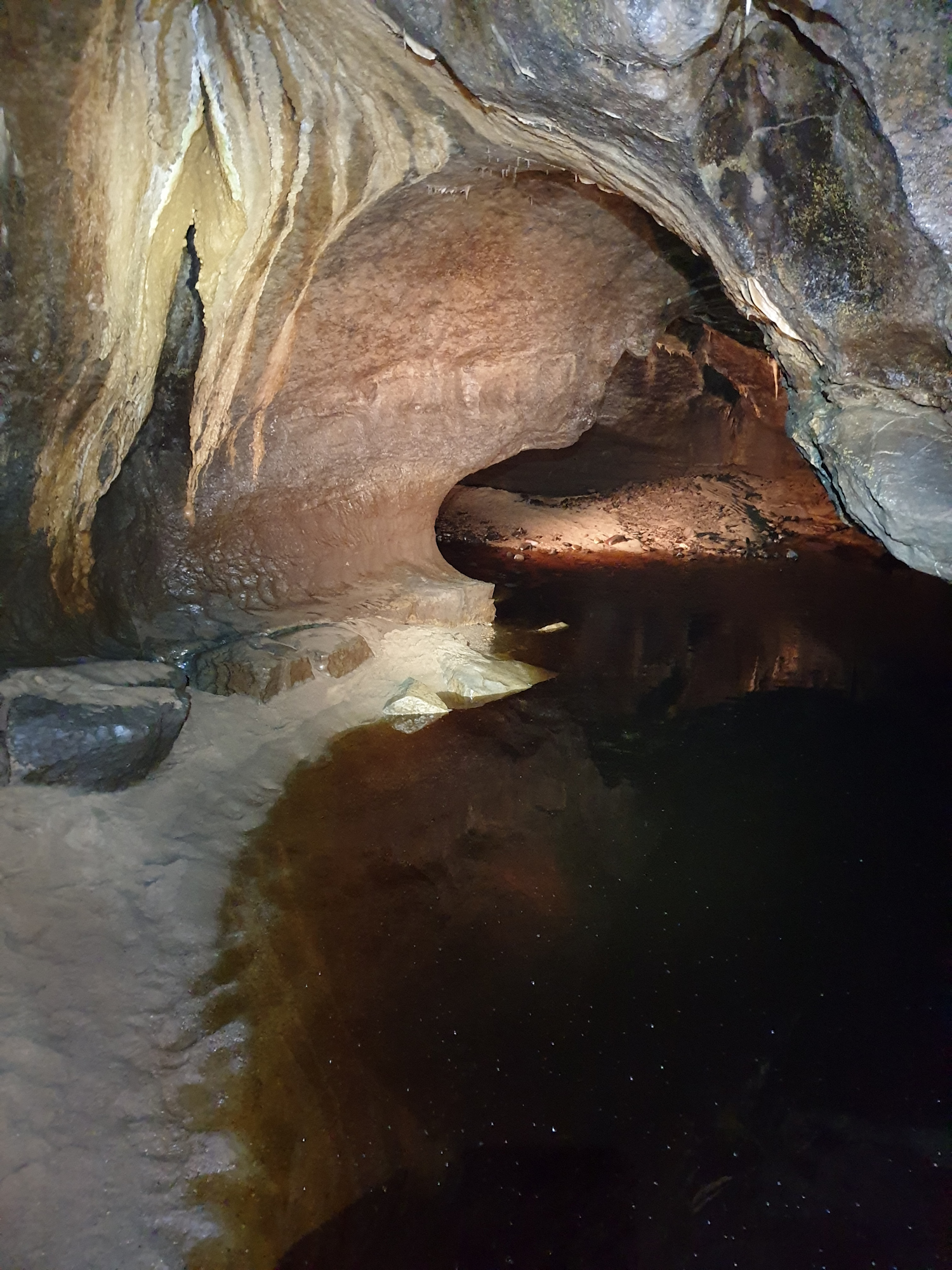 Der Höhlenfluss der Marble Arch Cave (Foto: Hartmut Simmert)